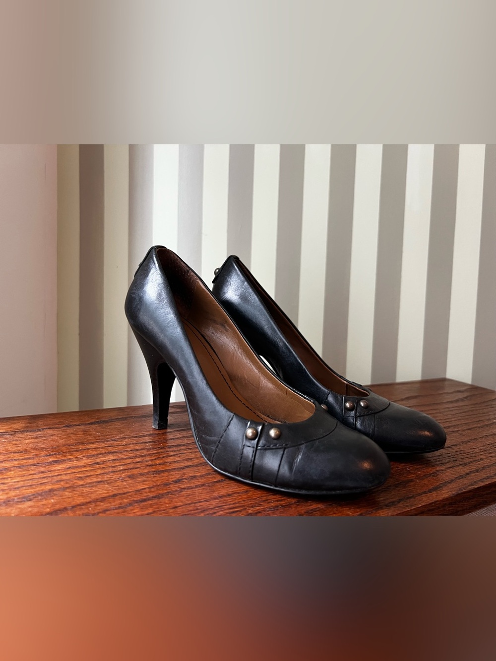 Vintage Nine West Black Leather Bronze Stud-Accent Pumps